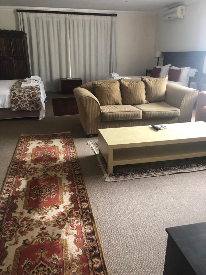Acacia Westdene B&B Bloemfontein Bagian luar foto