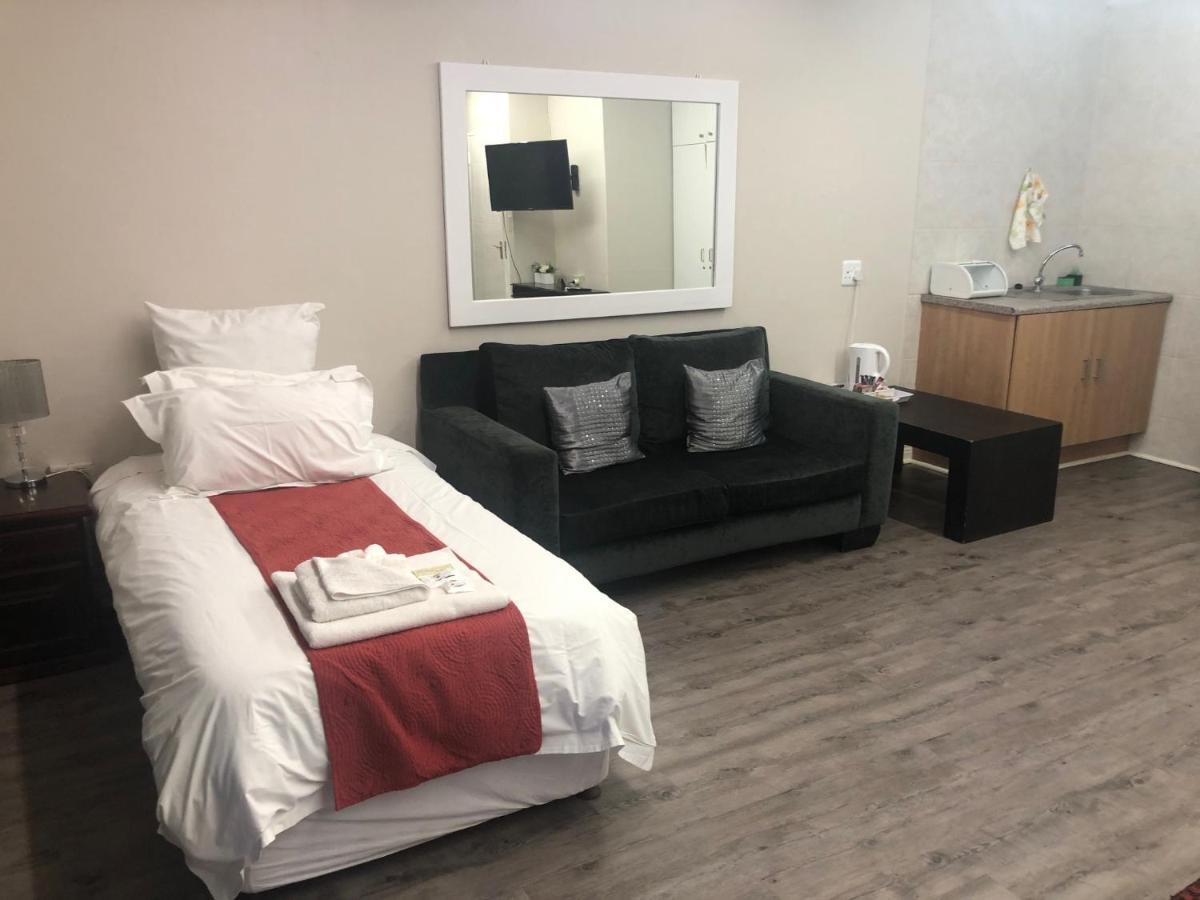Acacia Westdene B&B Bloemfontein Bagian luar foto
