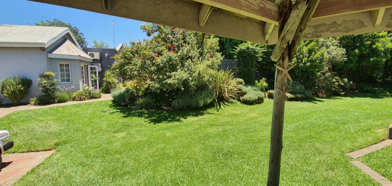 Acacia Westdene B&B Bloemfontein Bagian luar foto