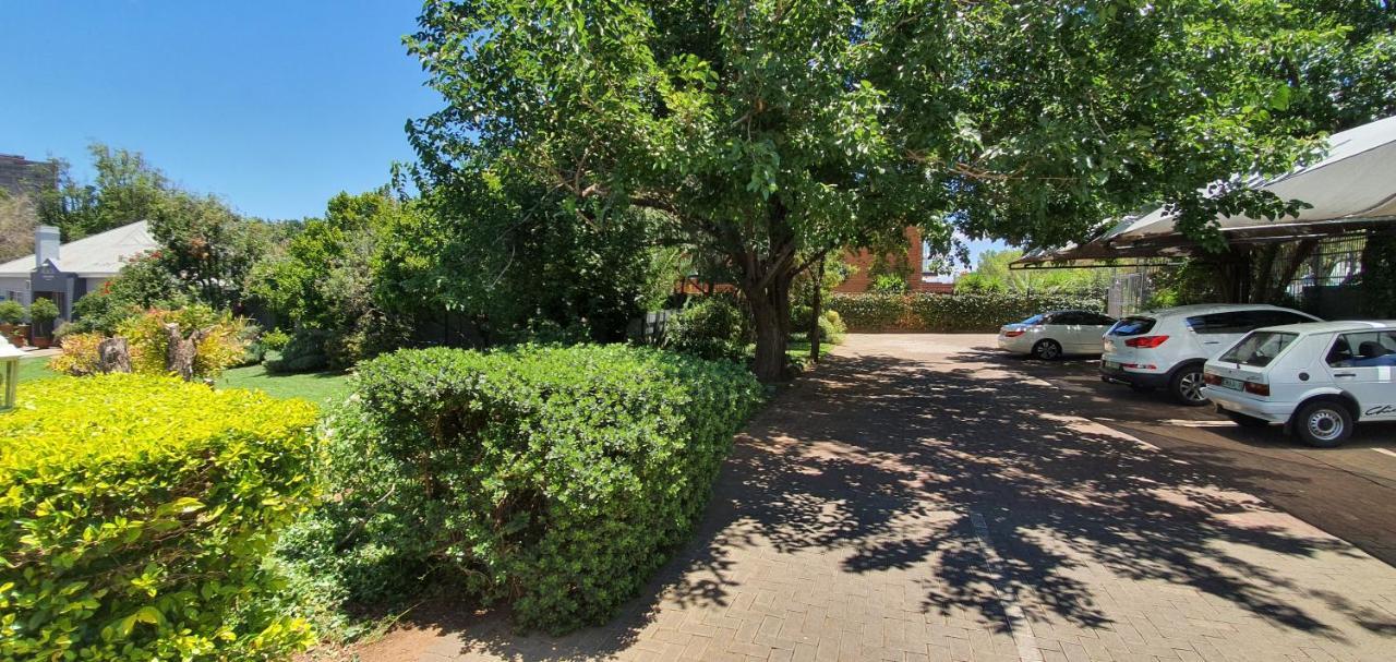 Acacia Westdene B&B Bloemfontein Bagian luar foto