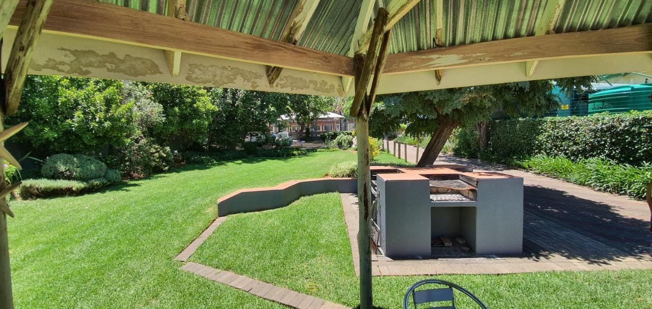 Acacia Westdene B&B Bloemfontein Bagian luar foto