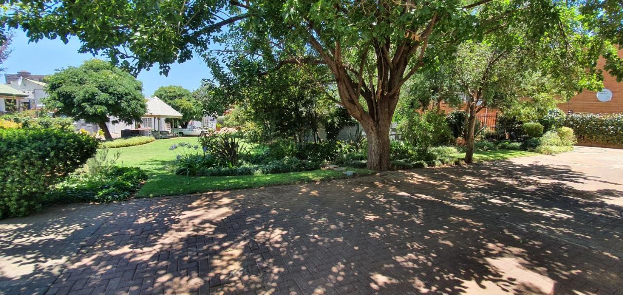 Acacia Westdene B&B Bloemfontein Bagian luar foto