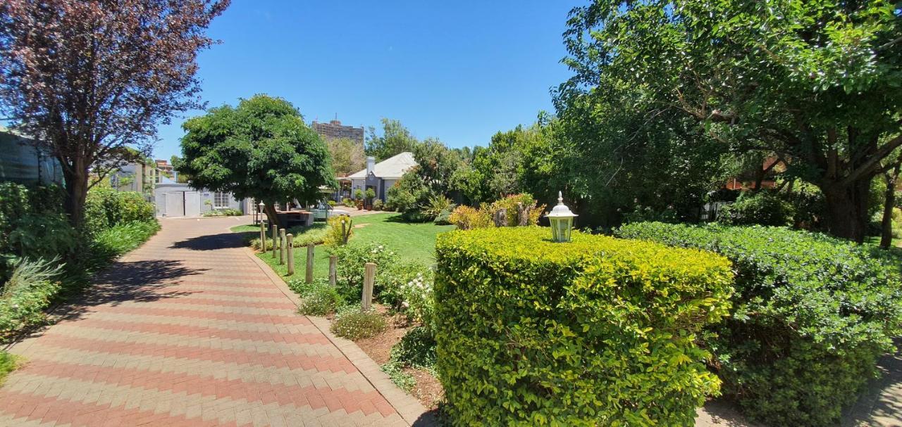 Acacia Westdene B&B Bloemfontein Bagian luar foto