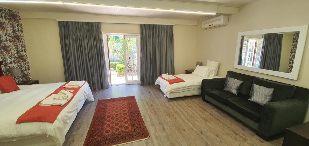Acacia Westdene B&B Bloemfontein Bagian luar foto
