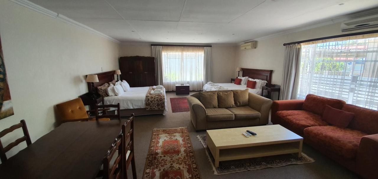 Acacia Westdene B&B Bloemfontein Bagian luar foto