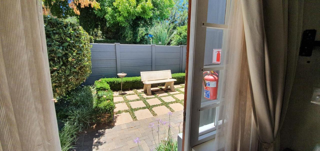 Acacia Westdene B&B Bloemfontein Bagian luar foto