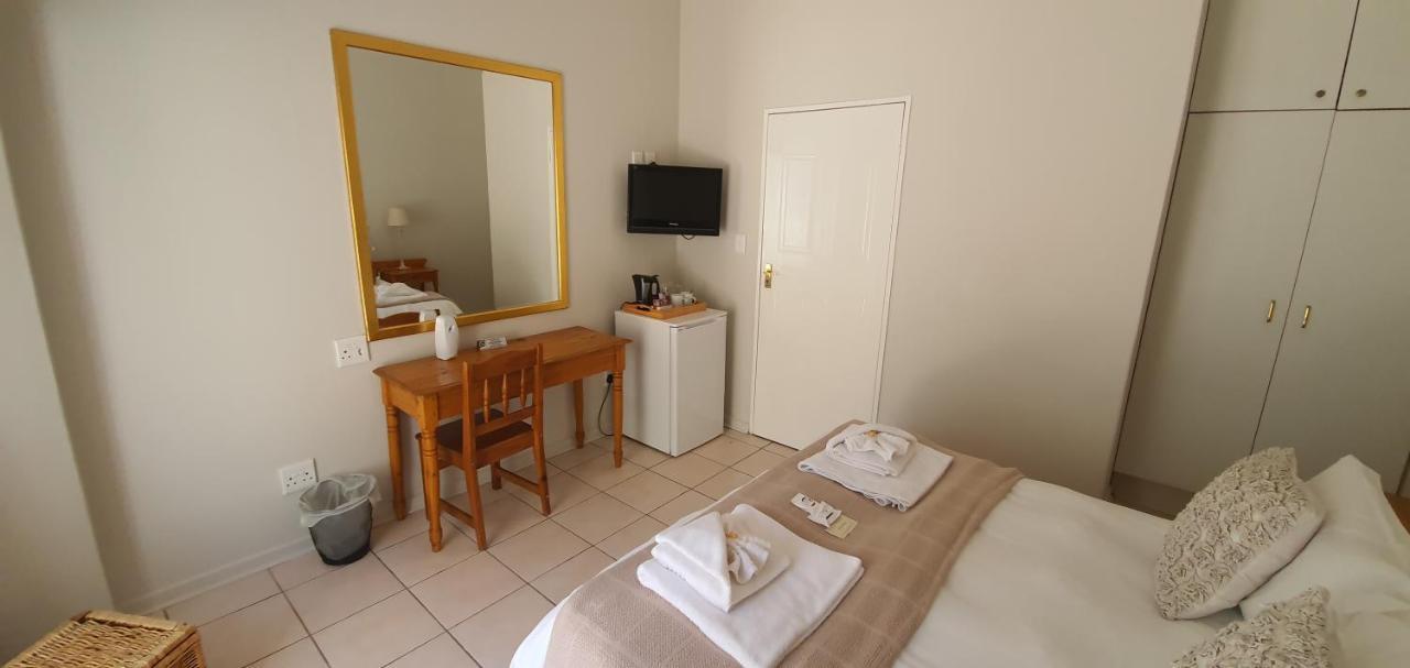 Acacia Westdene B&B Bloemfontein Bagian luar foto