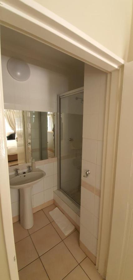 Acacia Westdene B&B Bloemfontein Bagian luar foto