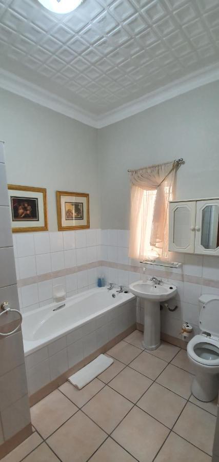 Acacia Westdene B&B Bloemfontein Bagian luar foto