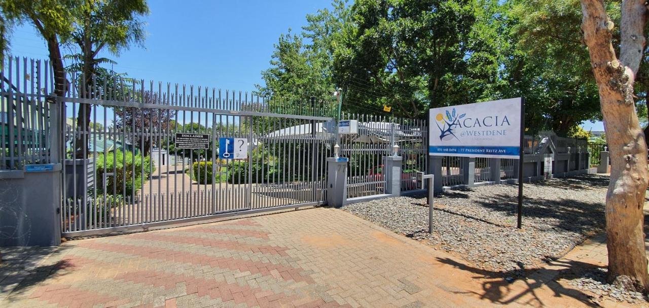 Acacia Westdene B&B Bloemfontein Bagian luar foto