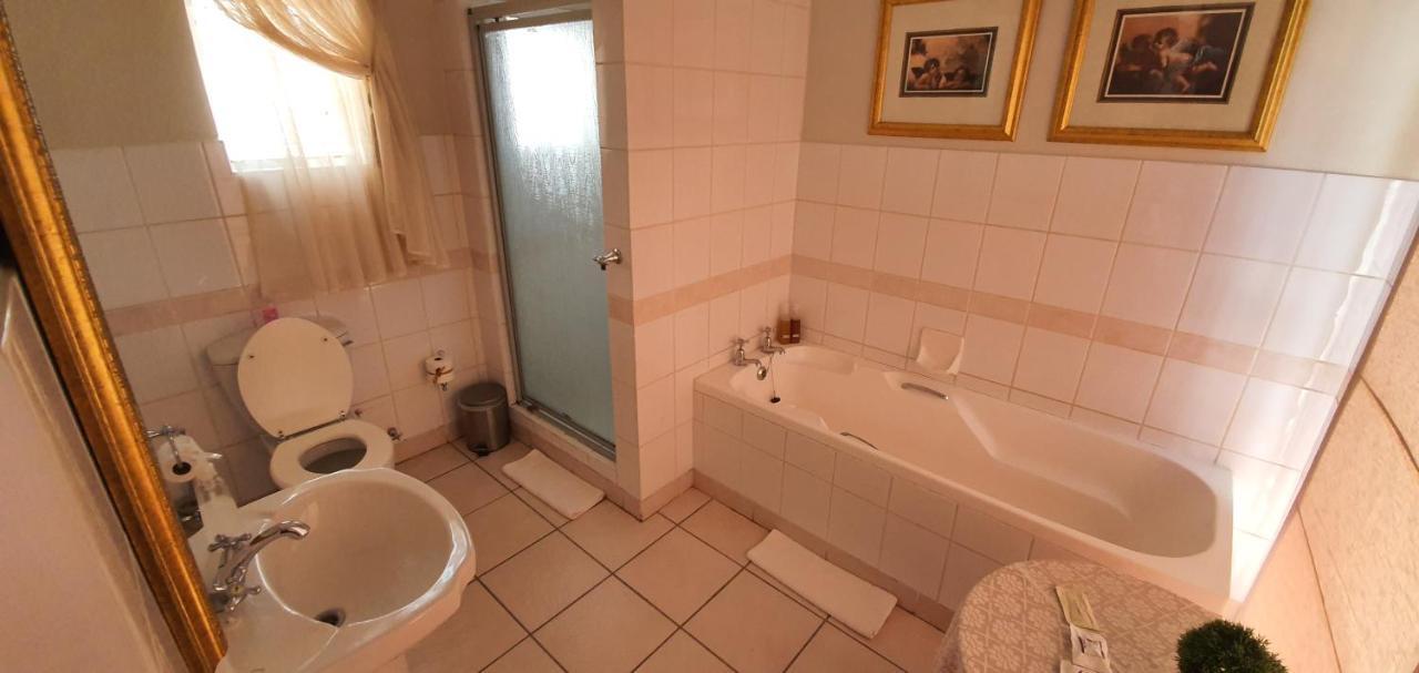 Acacia Westdene B&B Bloemfontein Bagian luar foto