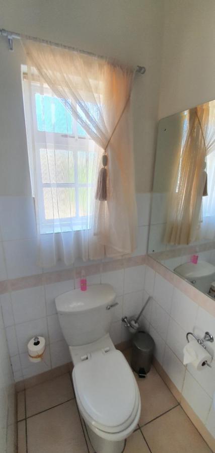 Acacia Westdene B&B Bloemfontein Bagian luar foto