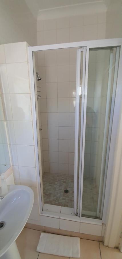 Acacia Westdene B&B Bloemfontein Bagian luar foto